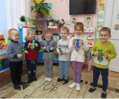 Подарки для пап в младшей группе №10 Подарки для пап в младшей группе №10.