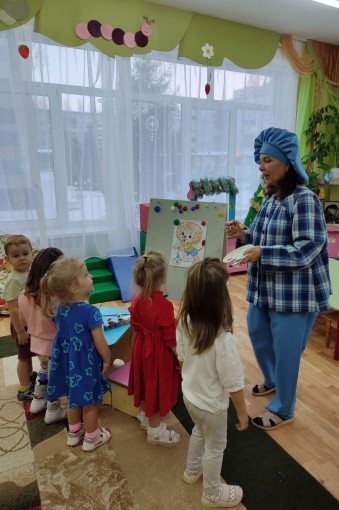 День художника в группе №4 День художника в группе №4.