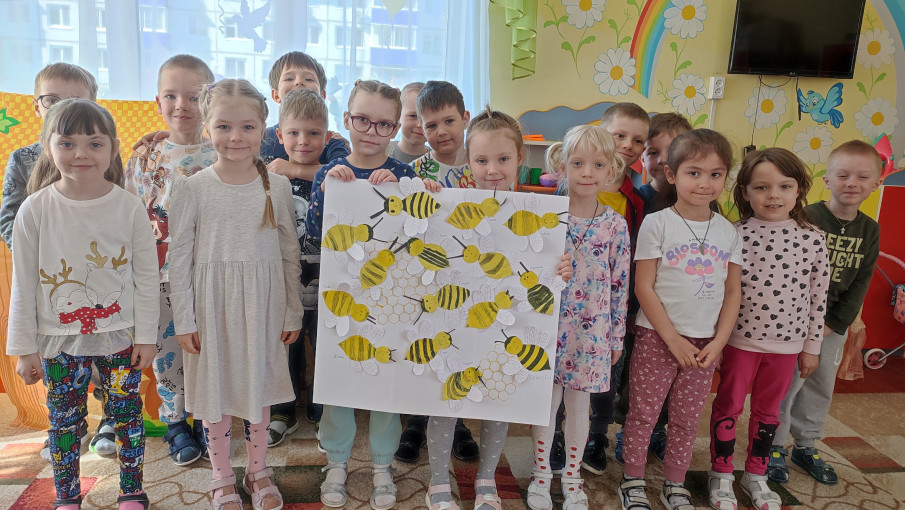Всемирный день пчёл в старшей группе №13 Всемирный день пчёл в старшей группе №13.
